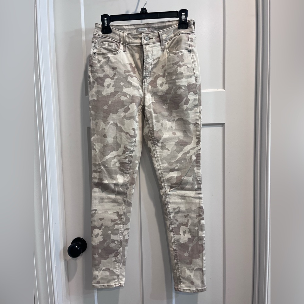 Old Navy high rise Rockstar Super Skinny Camo size 6